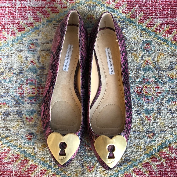 Diane Von Furstenberg Shoes - Diane Von Furstenberg purple snake skin flats 8